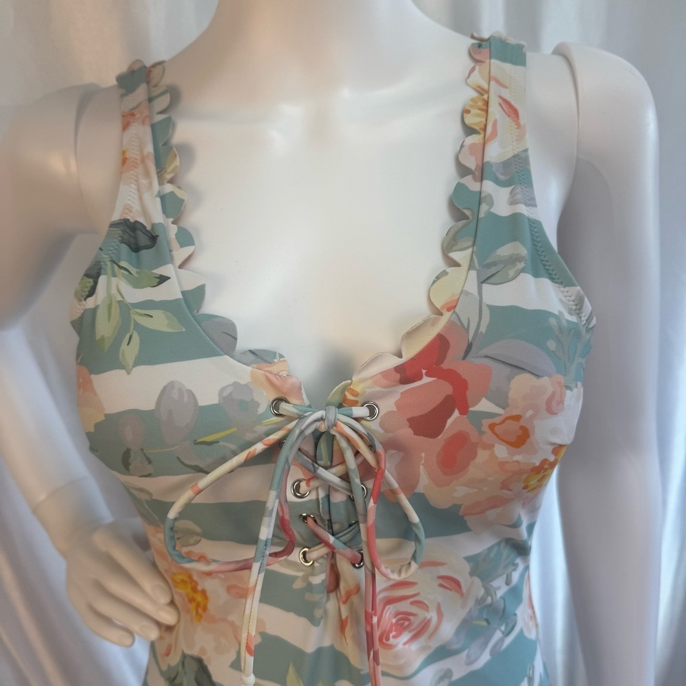Cupshe Floral Lace-Up Scalloped Swimsuit